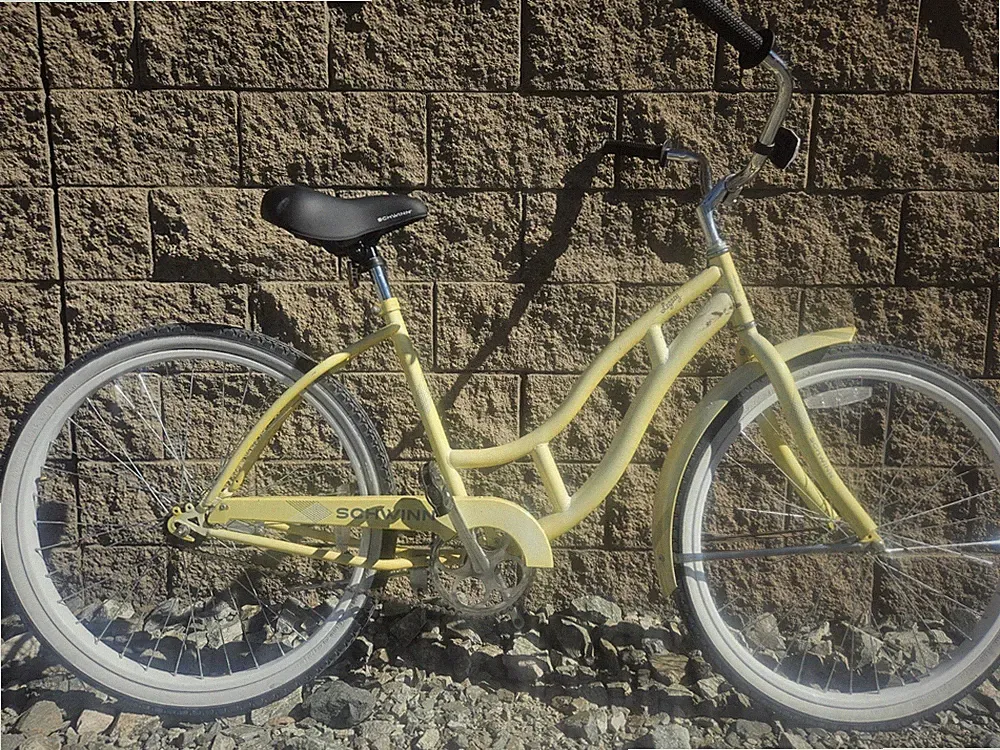 Schwinn Legacy Womens Ladies Single-speed Beach Cruiser 26 inch Wheels 18 In